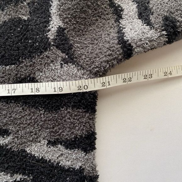 NWT Barefoot Dreams CozyChic Seaside Crewneck Carbon Camo Sweater Size Large - Picture 15 of 16